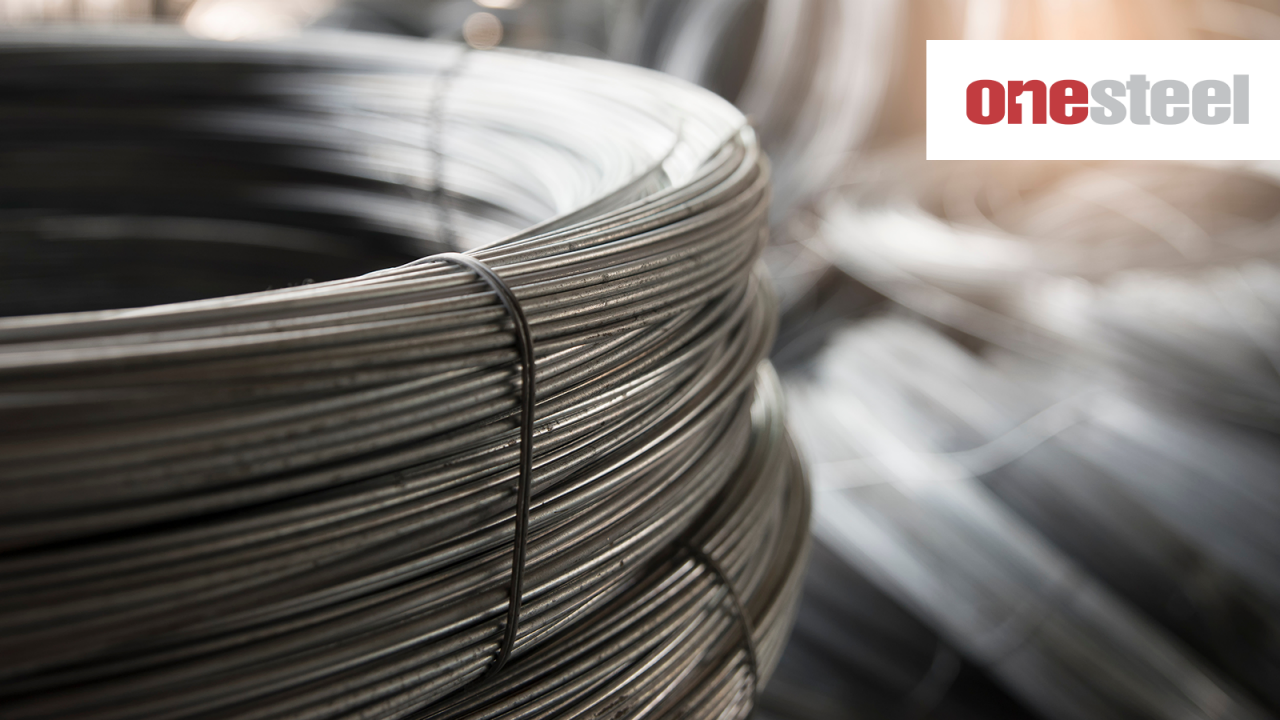 Stahldraht als Bindedraht auf einer Baustelle.