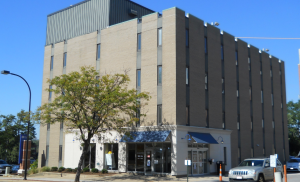 Un equipo de proyecto de Akron Children’s Hospital usó Minitab Statistical Software para analizar los datos, lo que condujo a procesos recién aplicados que redujeron el tiempo de facturación a los pacientes y la cantidad de defectos. El edificio Cedar-Pine del hospital (se muestra arriba) alberga el Centro para la Excelencia Operativa, así como las oficinas de los servicios Home Care y HBS.