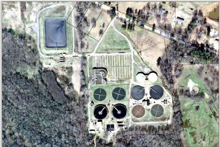 テキサス州タイラー市の水処理計画の航空写真 